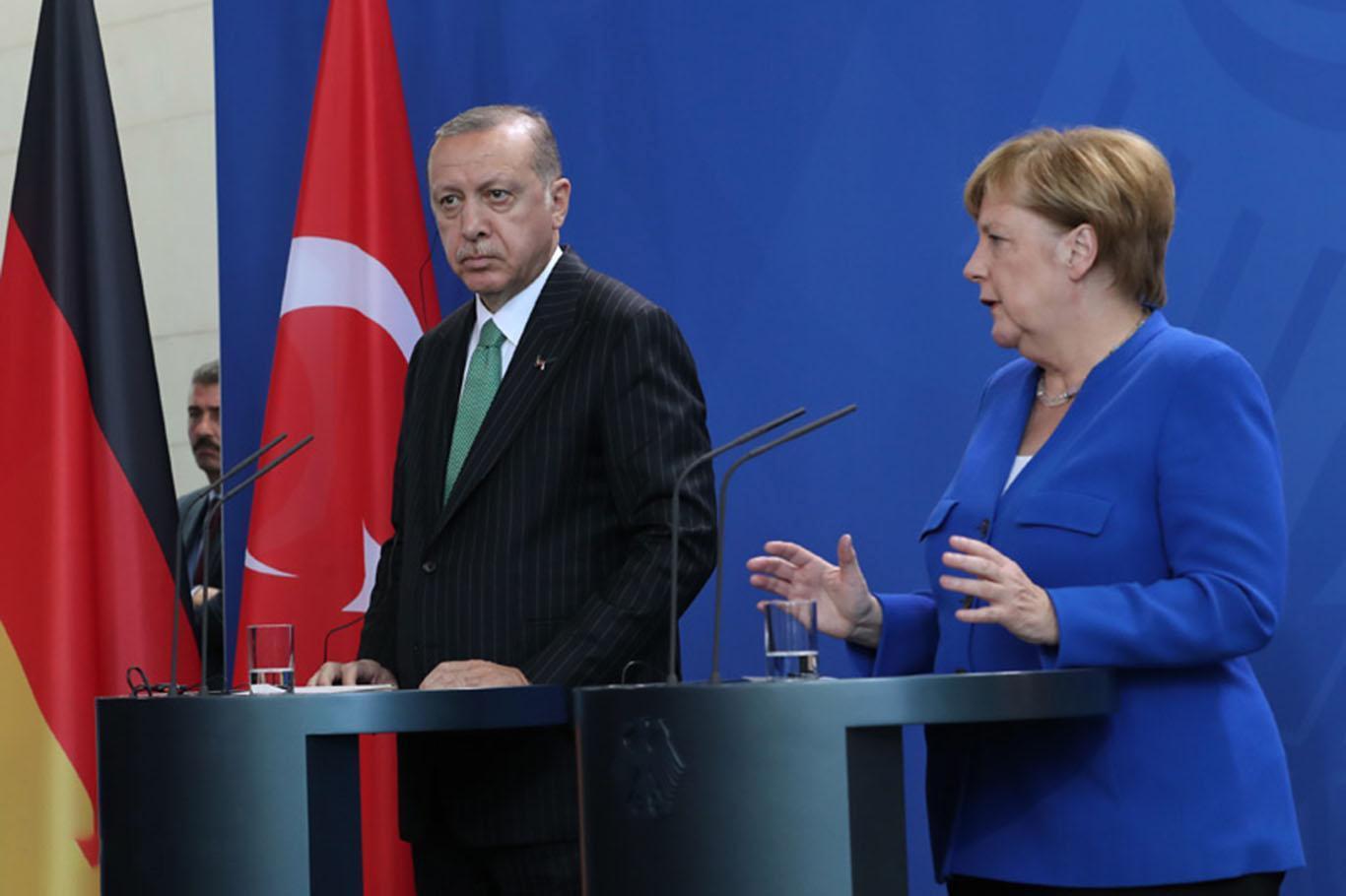 Almanya Başbakanı Merkel, Cumhurbaşkanı Erdoğan'ın davetlisi olarak İstanbul'a geldi